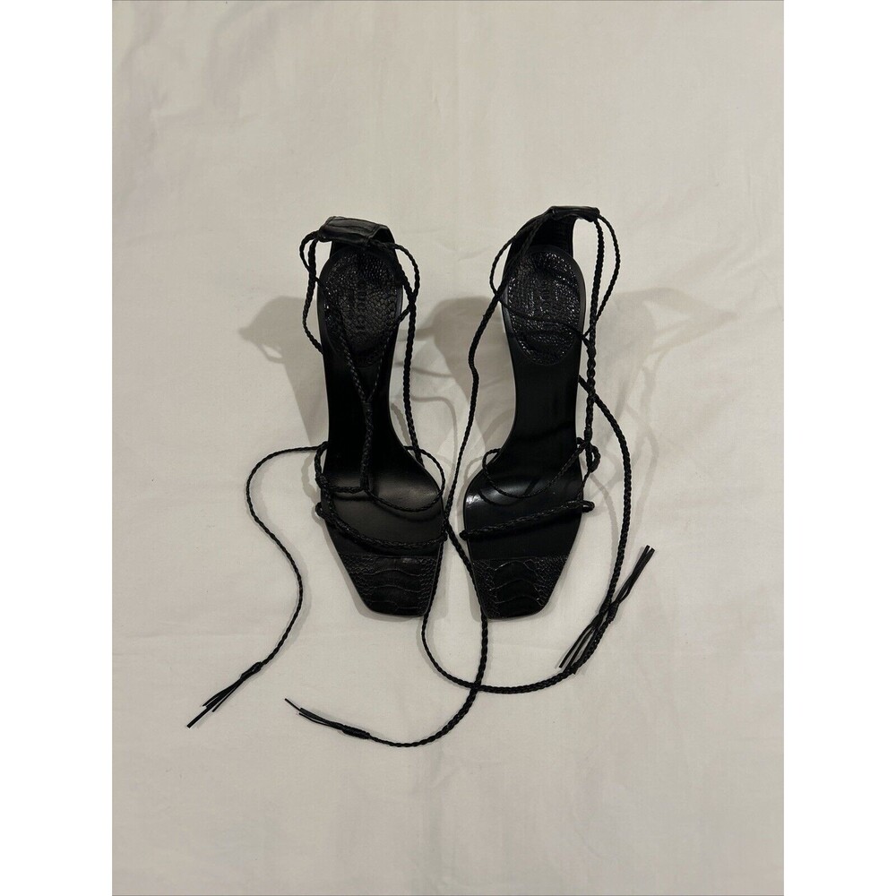 Gucci Black Leather Braided Strappy Sandal Heel 3 inch size 7B Great Condition